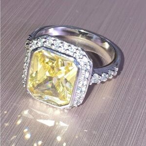 Gorgeous Princess Cut Square Yellow Stone with beautiful silver Accent